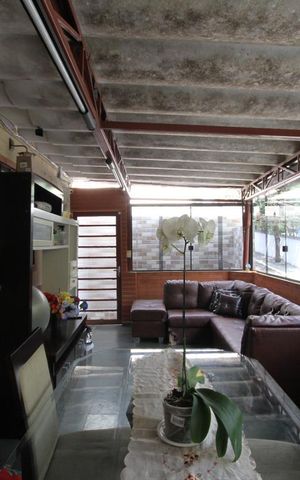 Casa à venda com 208m², 4 quartos e 2 vagasVaranda