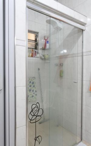 Casa à venda com 208m², 4 quartos e 2 vagasBanheiro