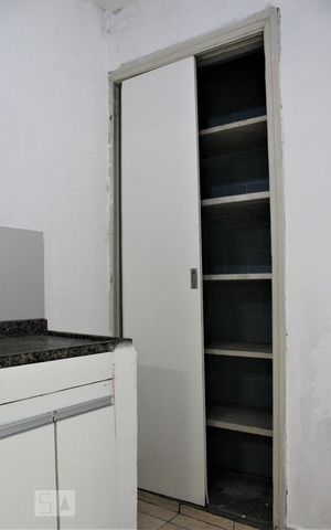 Casa à venda com 100m², 4 quartos e 1 vagaCozinha - armários