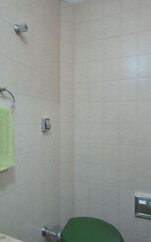 Casa à venda com 179m², 4 quartos e 2 vagas Casa à venda com 179m², 4 quartos e 2 vagasBanheiro Social