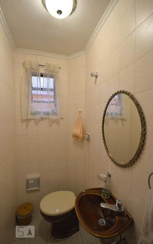 Casa à venda com 179m², 4 quartos e 2 vagas Casa à venda com 179m², 4 quartos e 2 vagasLavabo