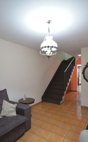 Casa à venda com 179m², 4 quartos e 2 vagas Casa à venda com 179m², 4 quartos e 2 vagasSala