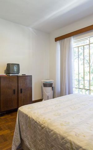 Casa à venda com 600m², 3 quartos e 7 vagas Casa à venda com 600m², 3 quartos e 7 vagasQuarto 1