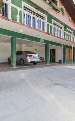 Casa à venda com 600m², 3 quartos e 7 vagas Casa à venda com 600m², 3 quartos e 7 vagasGaragem