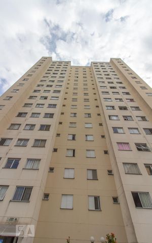 Apartamento para alugar com 42m², 2 quartos e sem vaga Apartamento para alugar com 42m², 2 quartos e sem vagaFachada