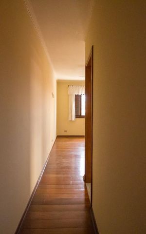 Casa à venda com 250m², 4 quartos e 4 vagas Casa à venda com 250m², 4 quartos e 4 vagasQuarto 3 - Suíte