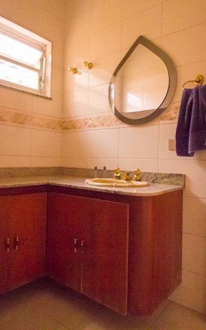 Casa à venda com 250m², 4 quartos e 4 vagas Casa à venda com 250m², 4 quartos e 4 vagasLavabo