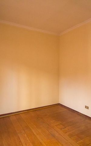 Casa à venda com 250m², 4 quartos e 4 vagas Casa à venda com 250m², 4 quartos e 4 vagasQuarto 2