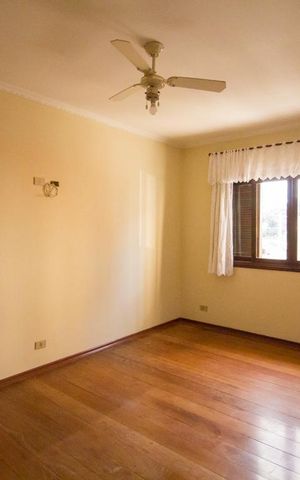 Casa à venda com 250m², 4 quartos e 4 vagas Casa à venda com 250m², 4 quartos e 4 vagasQuarto 3 - Suíte