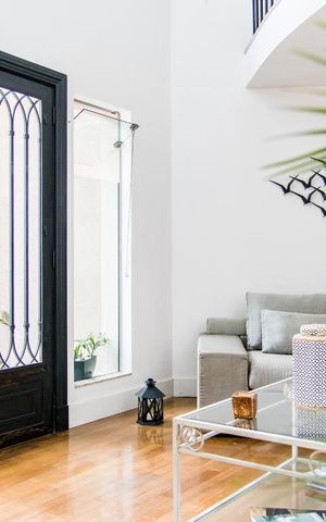 Casa à venda com 144m², 3 quartos e 2 vagas Casa à venda com 144m², 3 quartos e 2 vagasSala