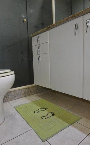 Apartamento à venda com 146m², 4 quartos e 3 vagasBanheiro da Quarto 1 suite master- pia
