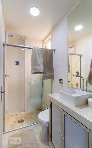 Apartamento à venda com 72m², 3 quartos e 1 vaga Apartamento à venda com 72m², 3 quartos e 1 vagaBanheiro da suíte