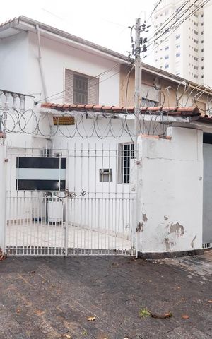 Casa para alugar com 250m², 3 quartos e 2 vagas Casa para alugar com 250m², 3 quartos e 2 vagasFachada