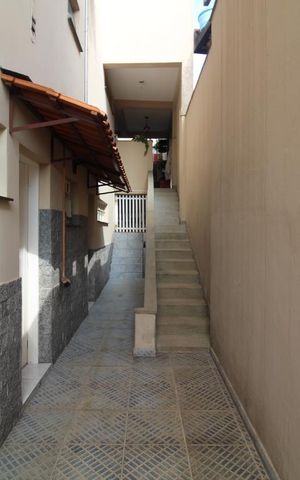Casa à venda com 310m², 5 quartos e 2 vagasCorredor lateral