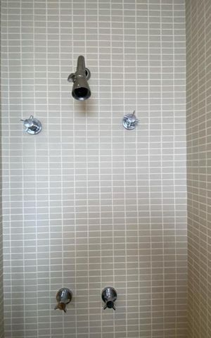 Apartamento à venda com 235m², 3 quartos e 4 vagas Apartamento à venda com 235m², 3 quartos e 4 vagasChuveiro