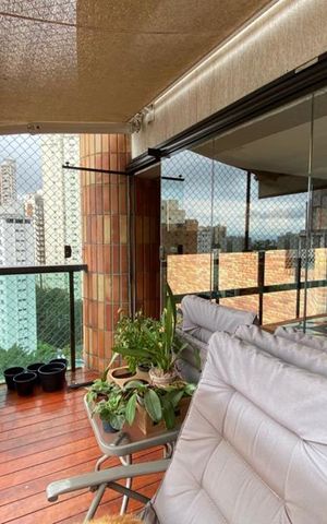 Apartamento à venda com 235m², 3 quartos e 4 vagas Apartamento à venda com 235m², 3 quartos e 4 vagasSacada