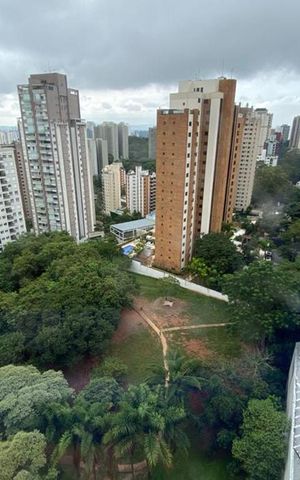 Apartamento à venda com 235m², 3 quartos e 4 vagas Apartamento à venda com 235m², 3 quartos e 4 vagasVista da Suíte 2