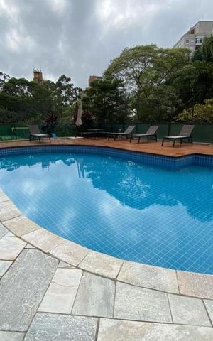Apartamento à venda com 235m², 3 quartos e 4 vagas Apartamento à venda com 235m², 3 quartos e 4 vagasÁrea comum - Piscina