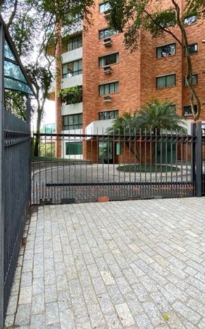 Apartamento à venda com 235m², 3 quartos e 4 vagas Apartamento à venda com 235m², 3 quartos e 4 vagasEntrada