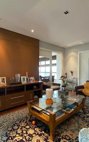 Apartamento à venda com 235m², 3 quartos e 4 vagas Apartamento à venda com 235m², 3 quartos e 4 vagasSala