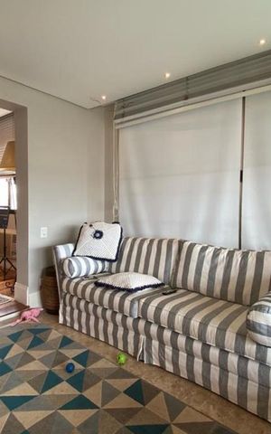 Apartamento à venda com 235m², 3 quartos e 4 vagas Apartamento à venda com 235m², 3 quartos e 4 vagasSala de TV