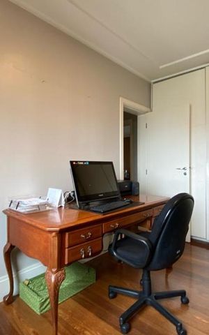 Apartamento à venda com 235m², 3 quartos e 4 vagas Apartamento à venda com 235m², 3 quartos e 4 vagasEscritório
