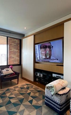 Apartamento à venda com 235m², 3 quartos e 4 vagas Apartamento à venda com 235m², 3 quartos e 4 vagasSala de TV