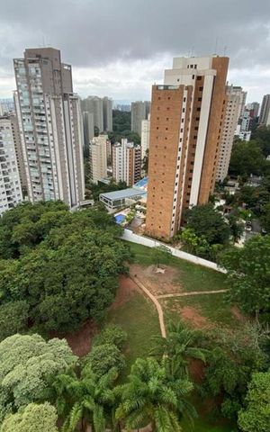 Apartamento à venda com 235m², 3 quartos e 4 vagas Apartamento à venda com 235m², 3 quartos e 4 vagasVista da Suíte 3