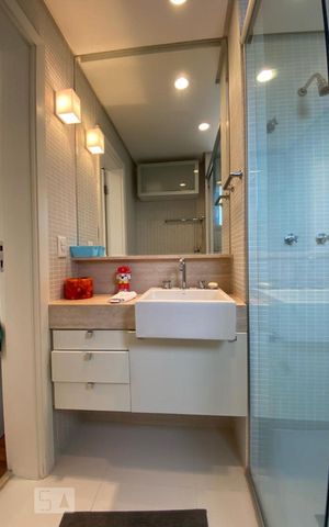 Apartamento à venda com 235m², 3 quartos e 4 vagas Apartamento à venda com 235m², 3 quartos e 4 vagasBanheiro da Suíte 1