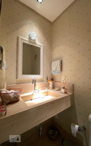 Apartamento à venda com 235m², 3 quartos e 4 vagas Apartamento à venda com 235m², 3 quartos e 4 vagasLavabo