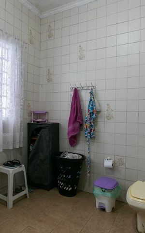 Casa à venda com 180m², 3 quartos e 4 vagasBanheiro