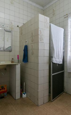 Casa à venda com 180m², 3 quartos e 4 vagasBanheiro