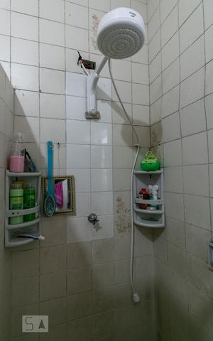 Casa à venda com 180m², 3 quartos e 4 vagasBanheiro - Chuveiro