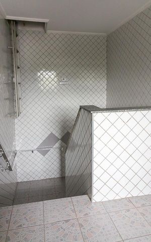 Apartamento para alugar com 50m², 2 quartos e 1 vagaEscadas de acesso ao apartamento