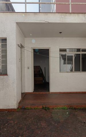 Casa à venda com 282m², 4 quartos e 3 vagas Casa à venda com 282m², 4 quartos e 3 vagasQuintal
