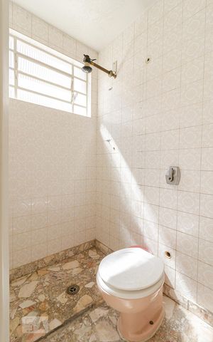 Casa à venda com 282m², 4 quartos e 3 vagas Casa à venda com 282m², 4 quartos e 3 vagasBanheiro do Escritório