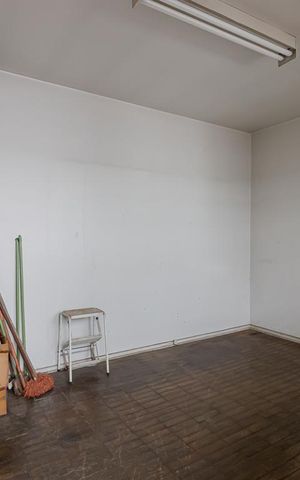 Casa à venda com 282m², 4 quartos e 3 vagas Casa à venda com 282m², 4 quartos e 3 vagasSala/Quarto da Edícula