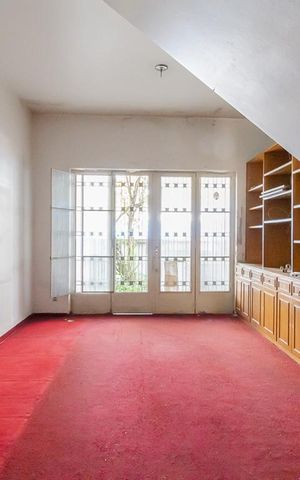 Casa à venda com 282m², 4 quartos e 3 vagas Casa à venda com 282m², 4 quartos e 3 vagasSala de Estar