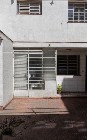 Casa à venda com 282m², 4 quartos e 3 vagas Casa à venda com 282m², 4 quartos e 3 vagasQuintal