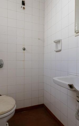 Casa à venda com 282m², 4 quartos e 3 vagas Casa à venda com 282m², 4 quartos e 3 vagasBanheiro da Edícula