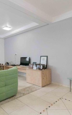 Casa à venda com 350m², 3 quartos e 2 vagas Casa à venda com 350m², 3 quartos e 2 vagasSala