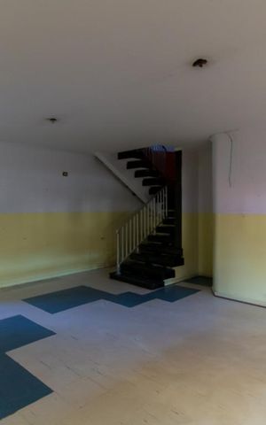 Casa à venda com 300m², 3 quartos e 4 vagas Casa à venda com 300m², 3 quartos e 4 vagasSala