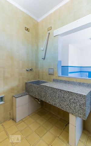 Casa à venda com 300m², 3 quartos e 4 vagas Casa à venda com 300m², 3 quartos e 4 vagasBanheiro da Suíte