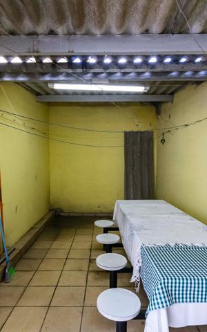 Casa à venda com 422m², 5 quartos e 3 vagasFundos - Churrasqueira