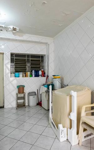 Casa à venda com 422m², 5 quartos e 3 vagas1o. Andar - Área de serviço