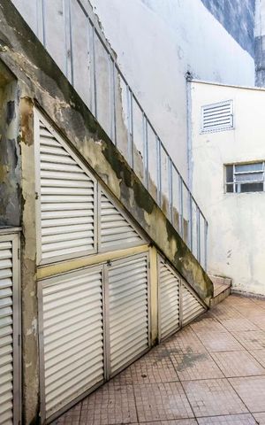 Casa à venda com 422m², 5 quartos e 3 vagasFundos