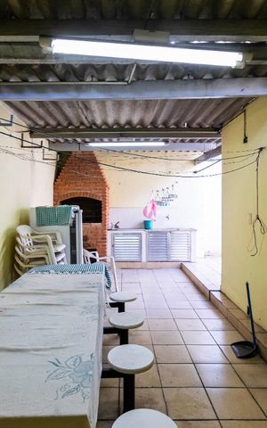 Casa à venda com 422m², 5 quartos e 3 vagasFundos - Churrasqueira