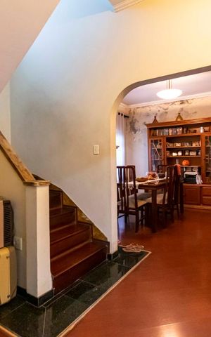 Casa à venda com 422m², 5 quartos e 3 vagas1o. Andar - Sala