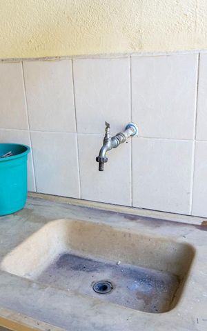 Casa à venda com 422m², 5 quartos e 3 vagasFundos - Churrasqueira