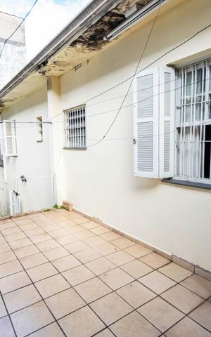 Casa à venda com 422m², 5 quartos e 3 vagasFundos